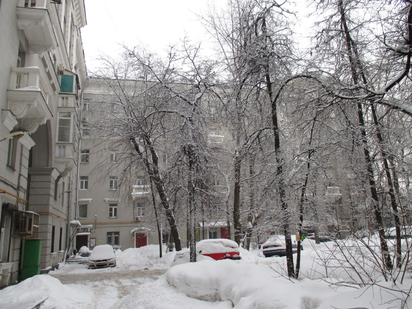 г. Москва, пр-кт. Ленинградский, д. 62-придомовая территория