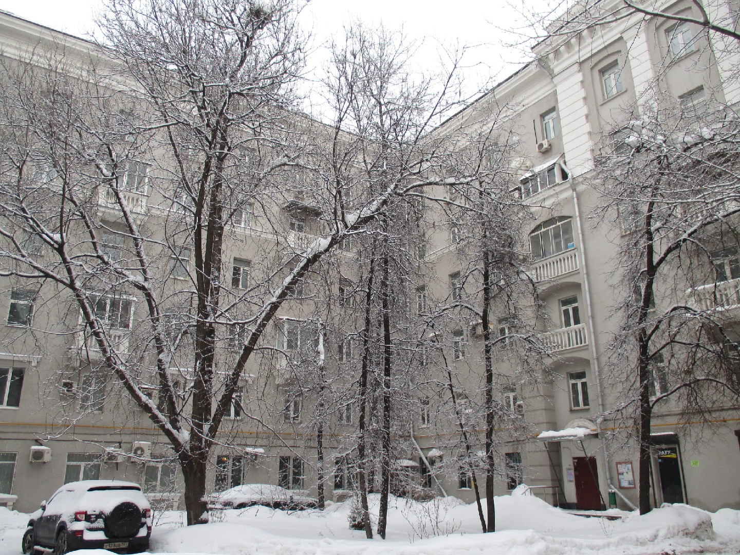 г. Москва, пр-кт. Ленинградский, д. 62-придомовая территория