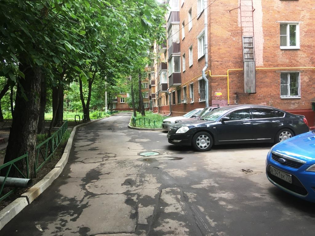 г. Москва, ул. Линии Октябрьской Железной Дороги, д. 10А-придомовая территория