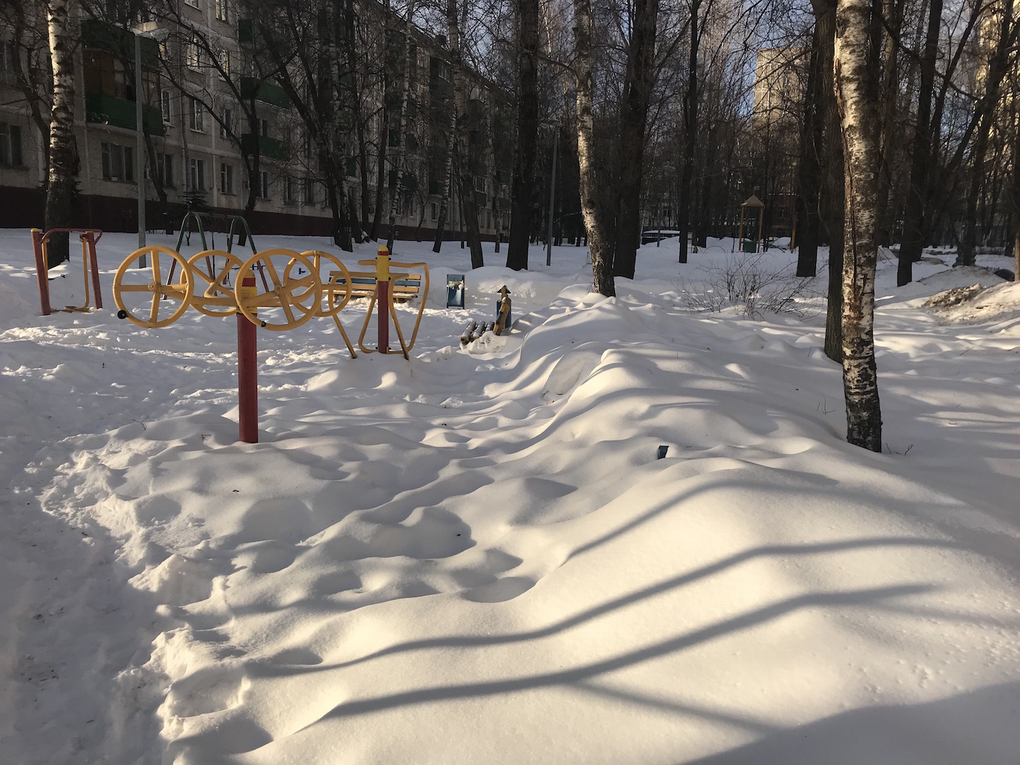 г. Москва, ул. Лобачевского, д. 68-придомовая территория