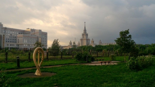 г. Москва, пр-кт. Ломоносовский, д. 25, к. 2-придомовая территория