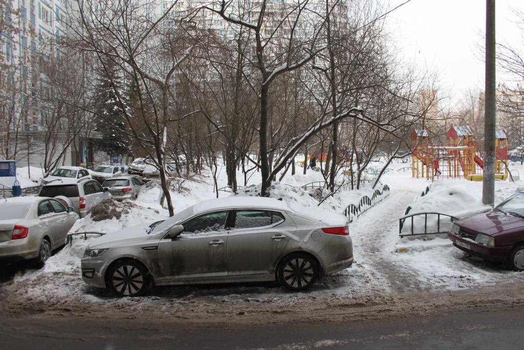 г. Москва, ул. Маршала Голованова, д. 11-придомовая территория