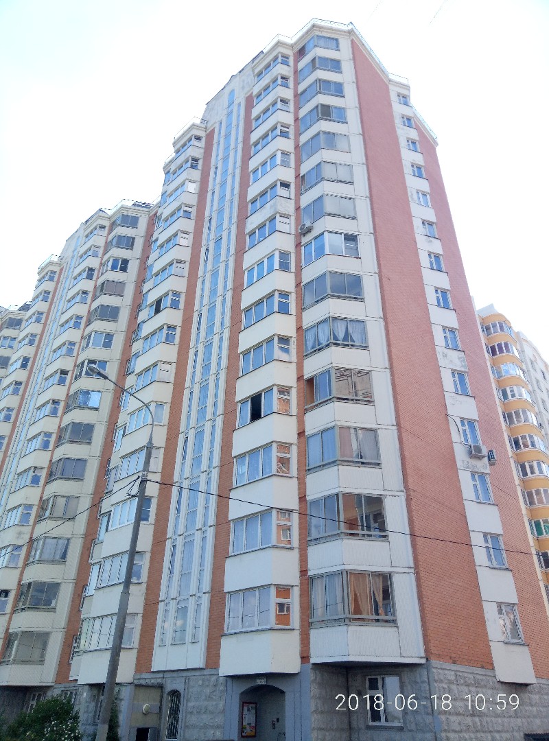 г. Москва, ул. Маршала Савицкого, д. 8-фасад здания