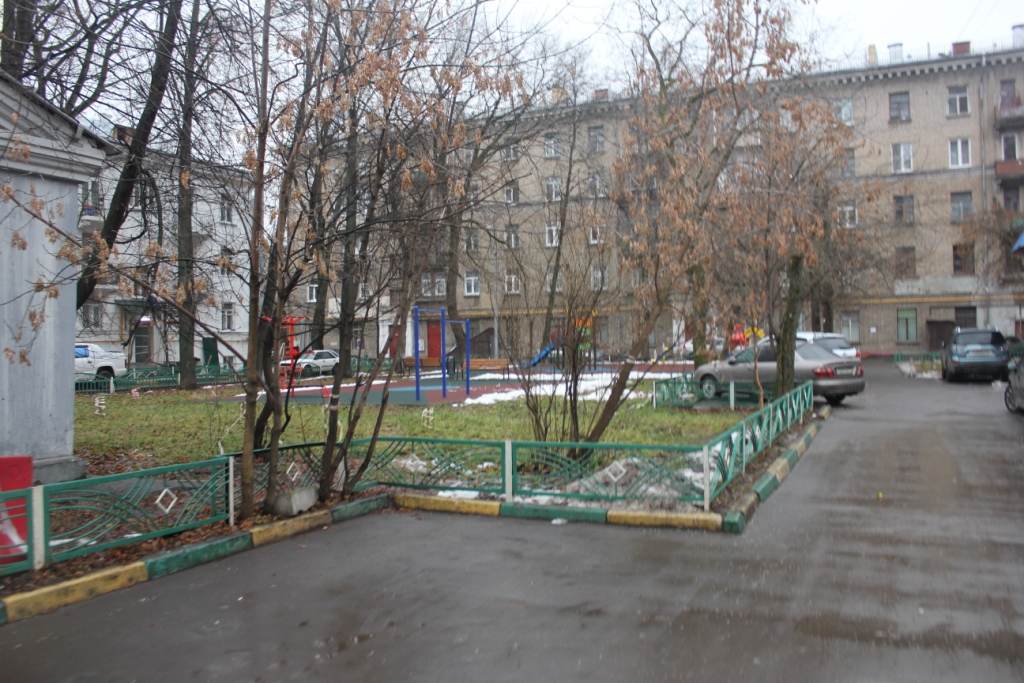 г. Москва, ул. Маршала Соколовского, д. 13-придомовая территория