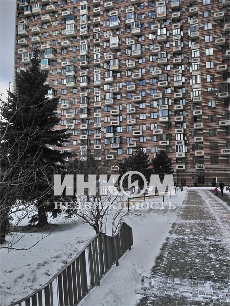 г. Москва, ул. Маршала Тухачевского, д. 37/21-придомовая территория