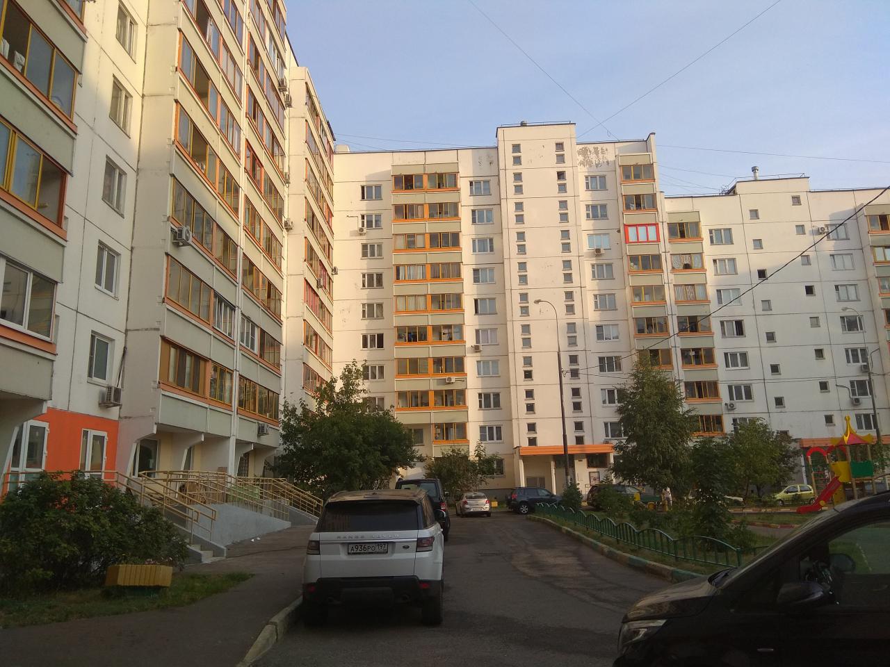 г. Москва, ул. Марьинский Парк, д. 35-фасад здания