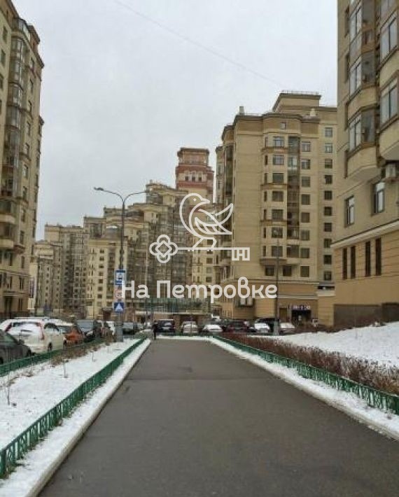 г. Москва, пр-кт. Мичуринский, д. 7, к. 1-придомовая территория