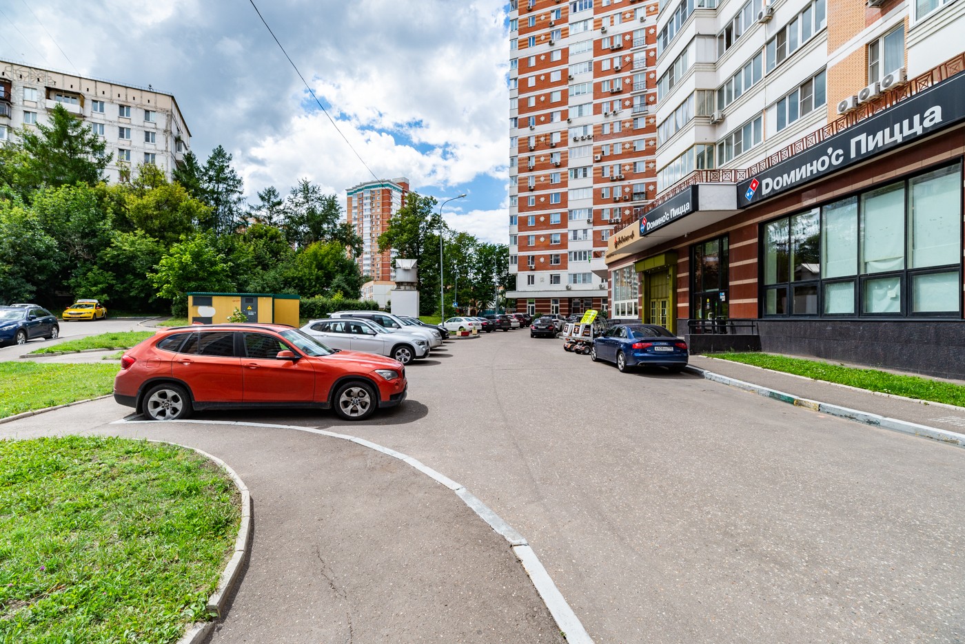 г. Москва, пр-кт. Мичуринский, д. 16-придомовая территория