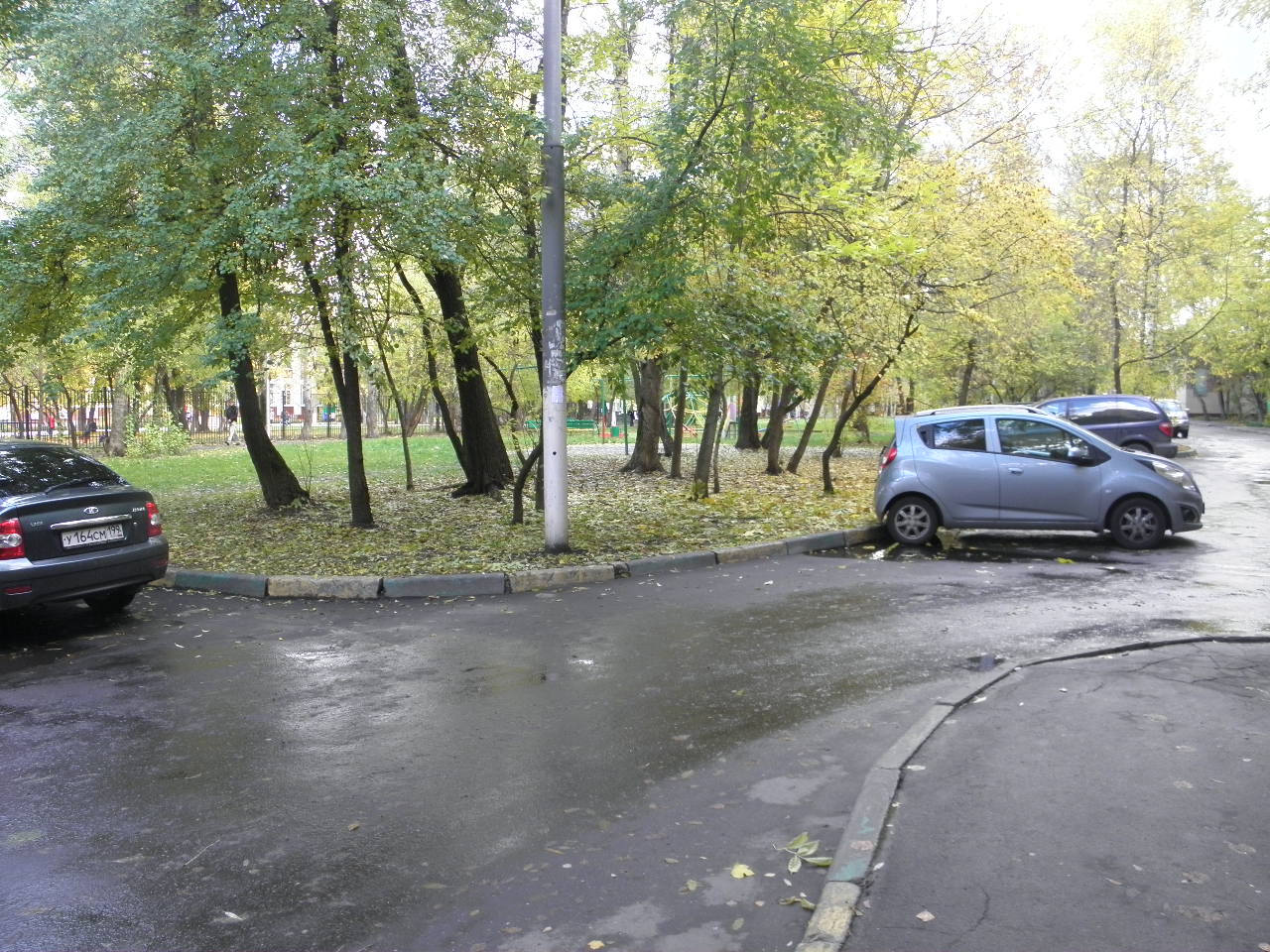 г. Москва, ул. Молостовых, д. 15, к. 2-придомовая территория