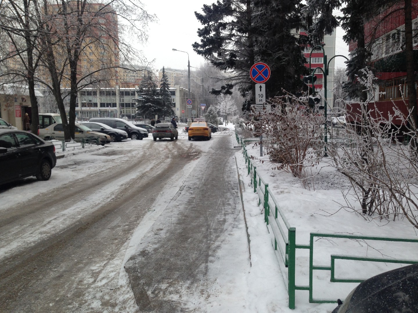 г. Москва, п. Московский, г. Московский, мкр. 1-й, д. 8-придомовая территория