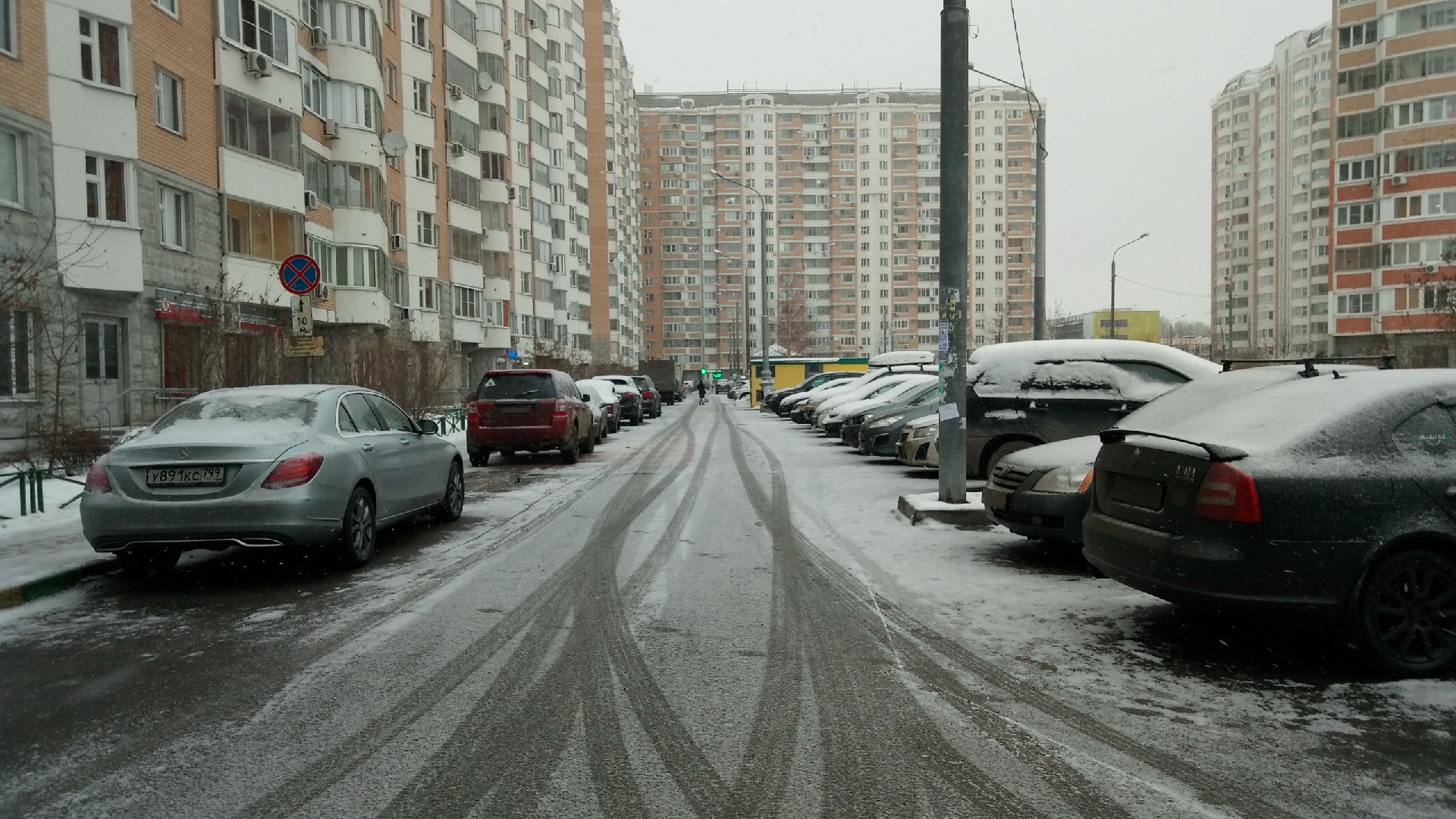 г. Москва, п. Московский, г. Московский, ул. Московская, д. 2-придомовая территория