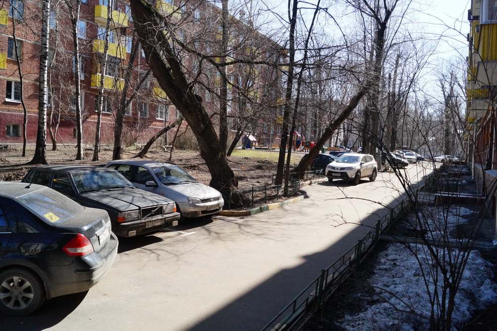 г. Москва, ул. Мосфильмовская, д. 29-придомовая территория