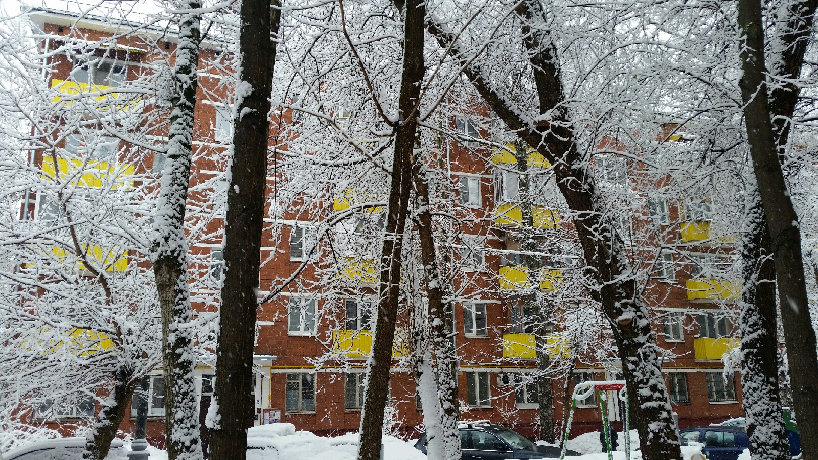 г. Москва, ул. Мосфильмовская, д. 33-фасад здания