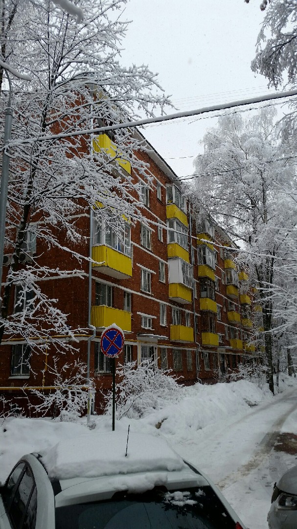 г. Москва, ул. Мосфильмовская, д. 33-придомовая территория