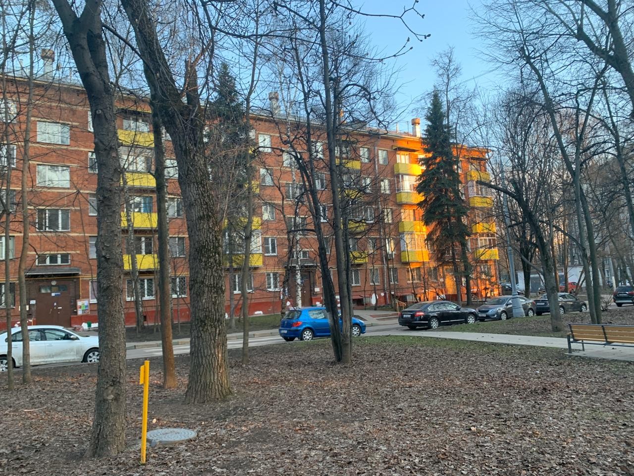 г. Москва, ул. Мосфильмовская, д. 37, к. 1-фасад здания