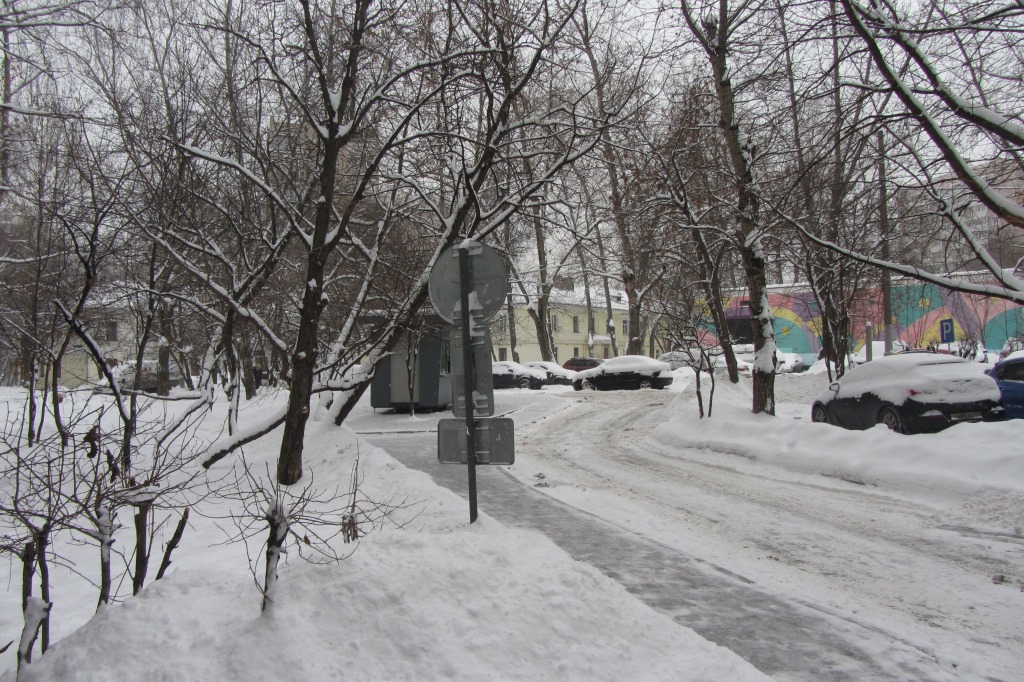 г. Москва, ул. Нагорная, д. 17, к. 3-придомовая территория