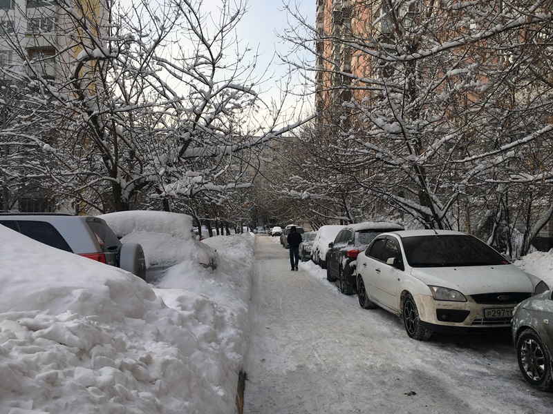 г. Москва, ул. Народного Ополчения, д. 28, к. 1-придомовая территория