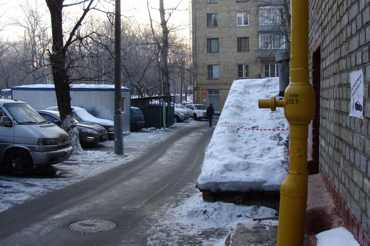 г. Москва, пр-кт. Нахимовский, д. 52/27-придомовая территория