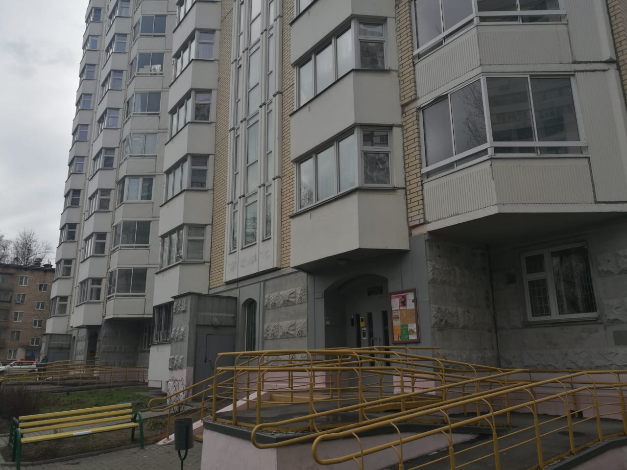 г. Москва, пр-кт. Нахимовский, д. 63, к. 2-фасад здания
