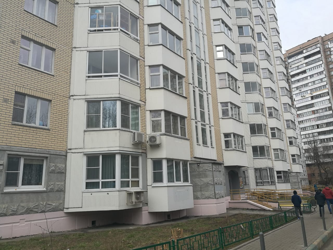 г. Москва, пр-кт. Нахимовский, д. 63, к. 2-фасад здания