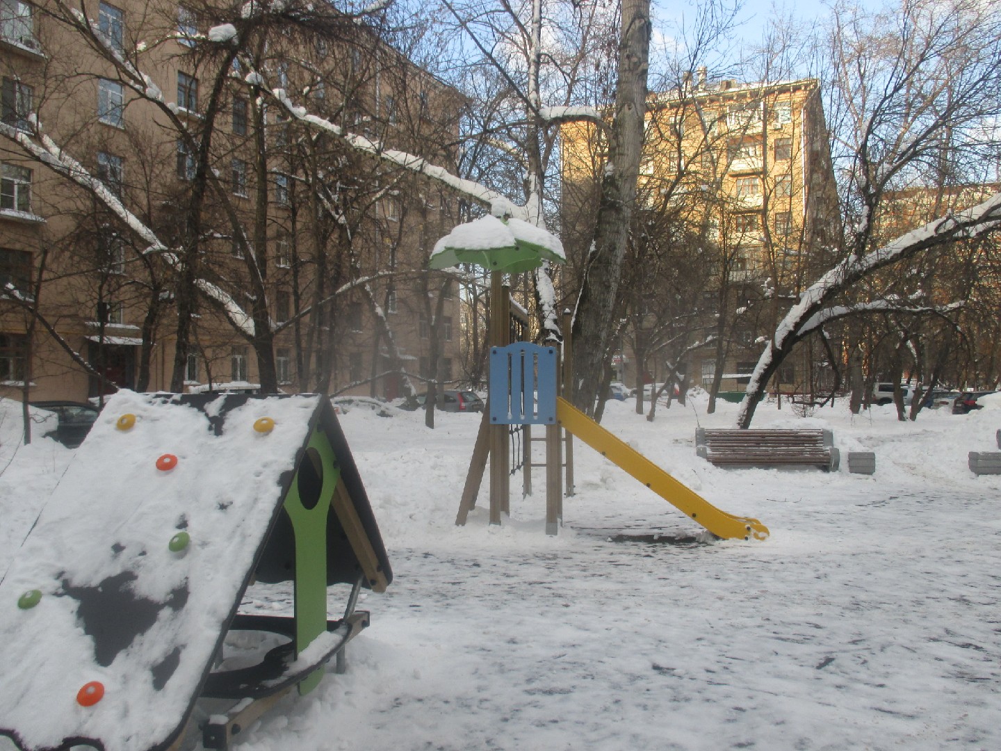 г. Москва, ул. Нижегородская, д. 1А-придомовая территория