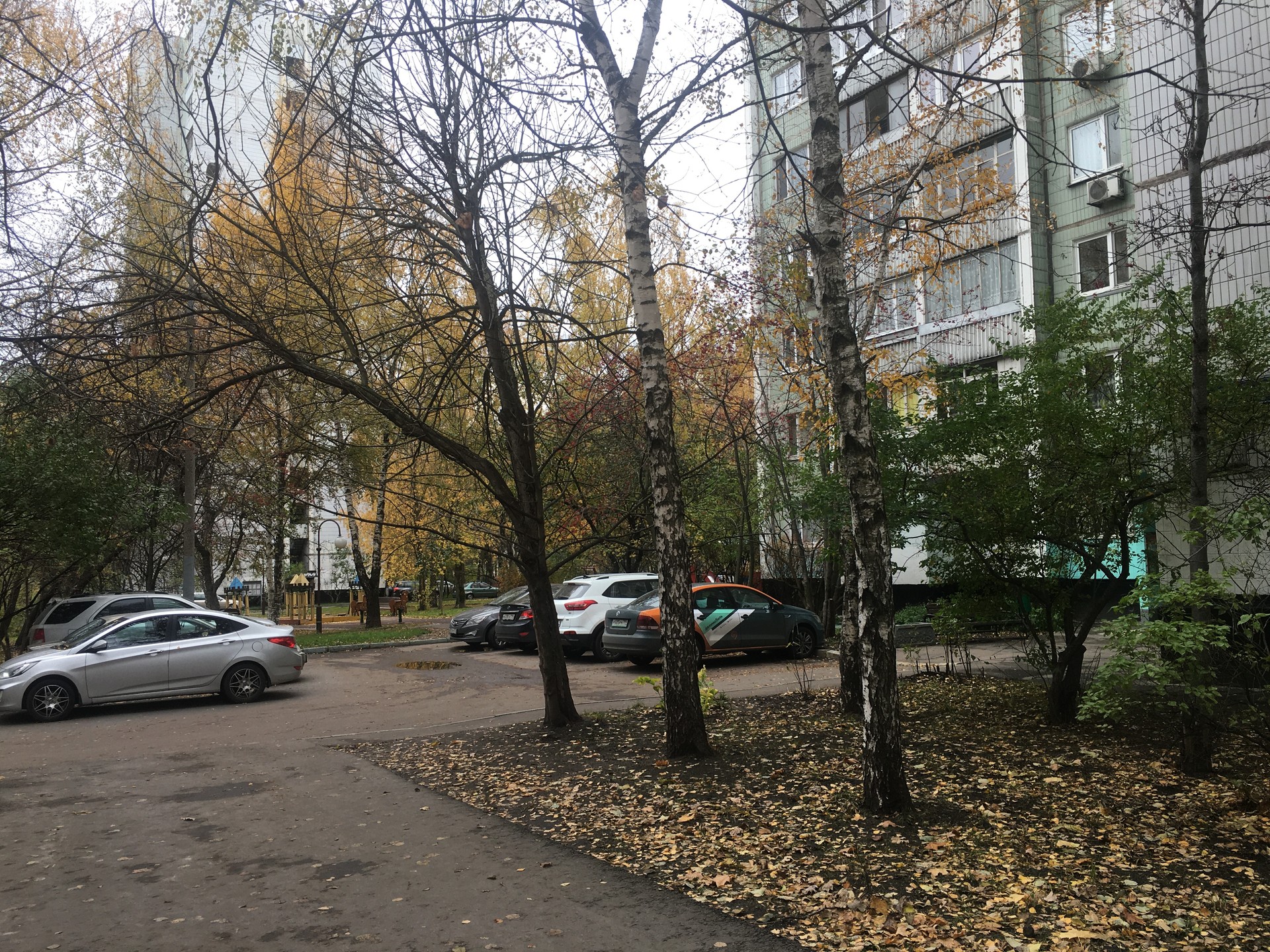 г. Москва, ул. Новгородская, д. 13-придомовая территория