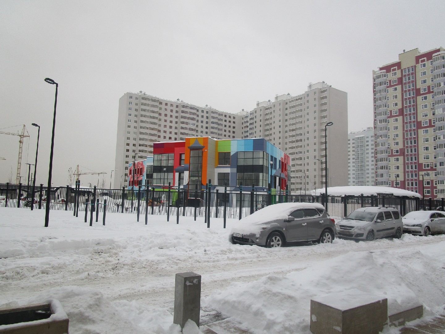 г. Москва, ул. Нововатутинская 3-я (п Десеновское), д. 11-придомовая территория