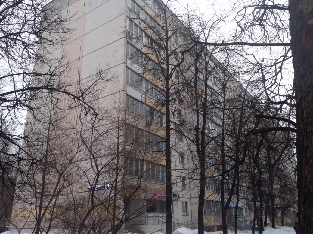 г. Москва, ул. Новогиреевская, д. 41-фасад здания