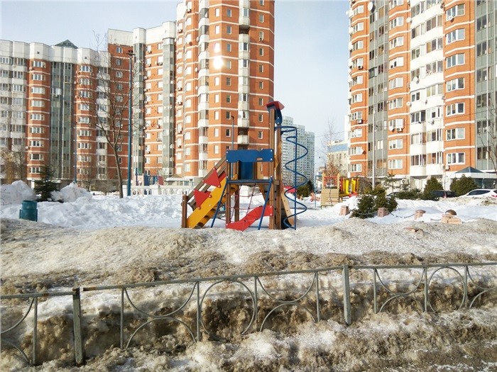 г. Москва, ш. Новокуркинское, д. 31-придомовая территория