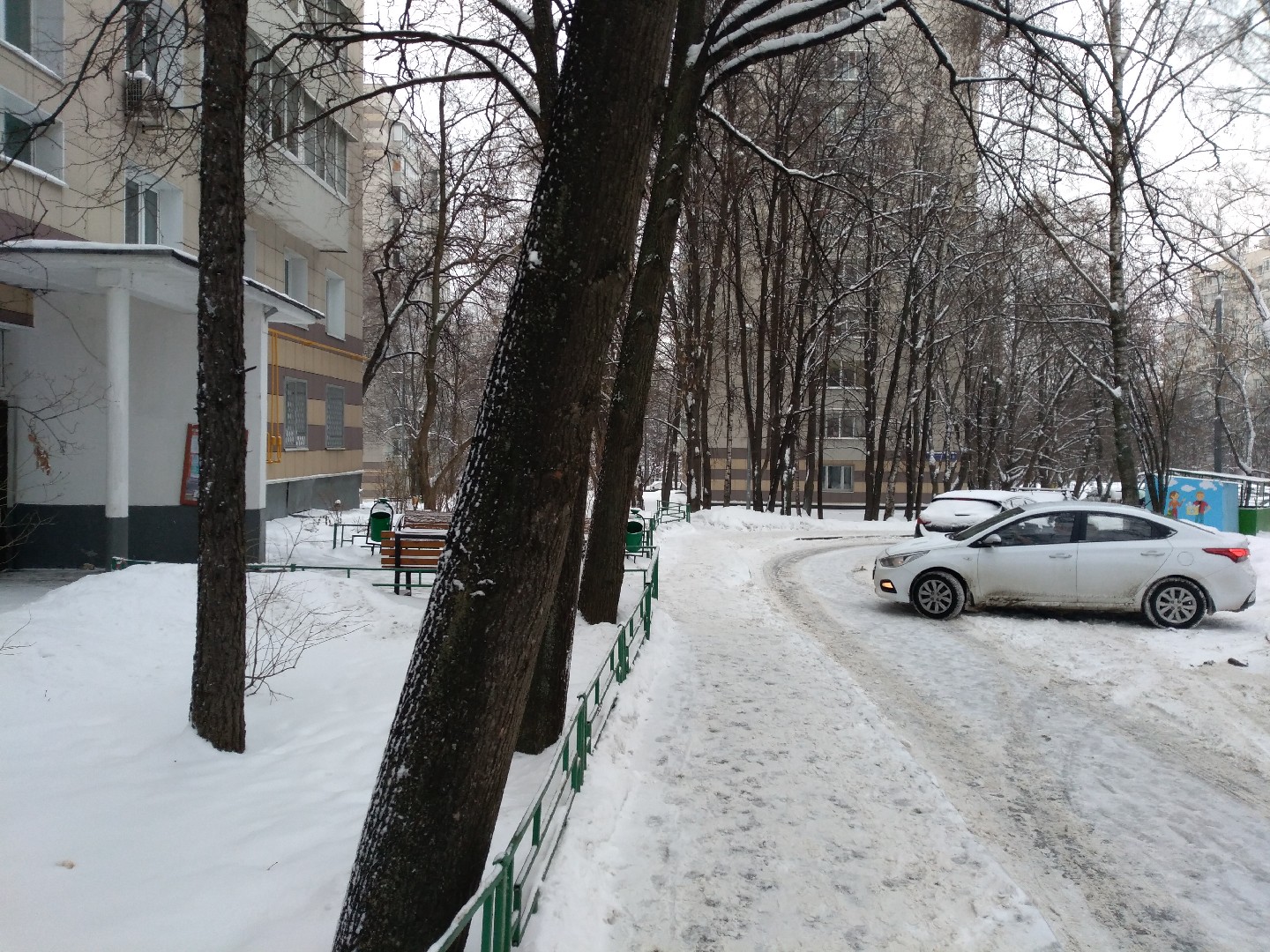 г. Москва, ул. Обручева, д. 63-придомовая территория