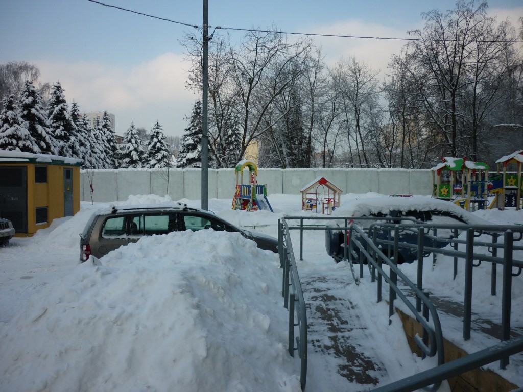 г. Москва, ул. Осташковская, д. 9, к. 5-придомовая территория