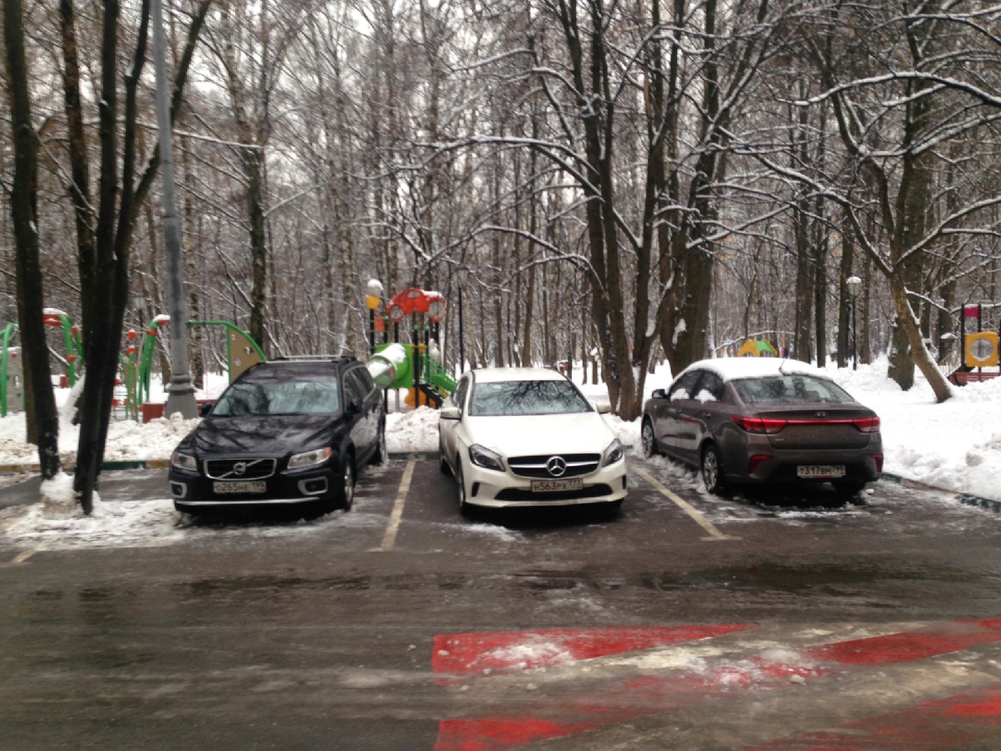 г. Москва, ул. Островитянова, д. 19/22-придомовая территория