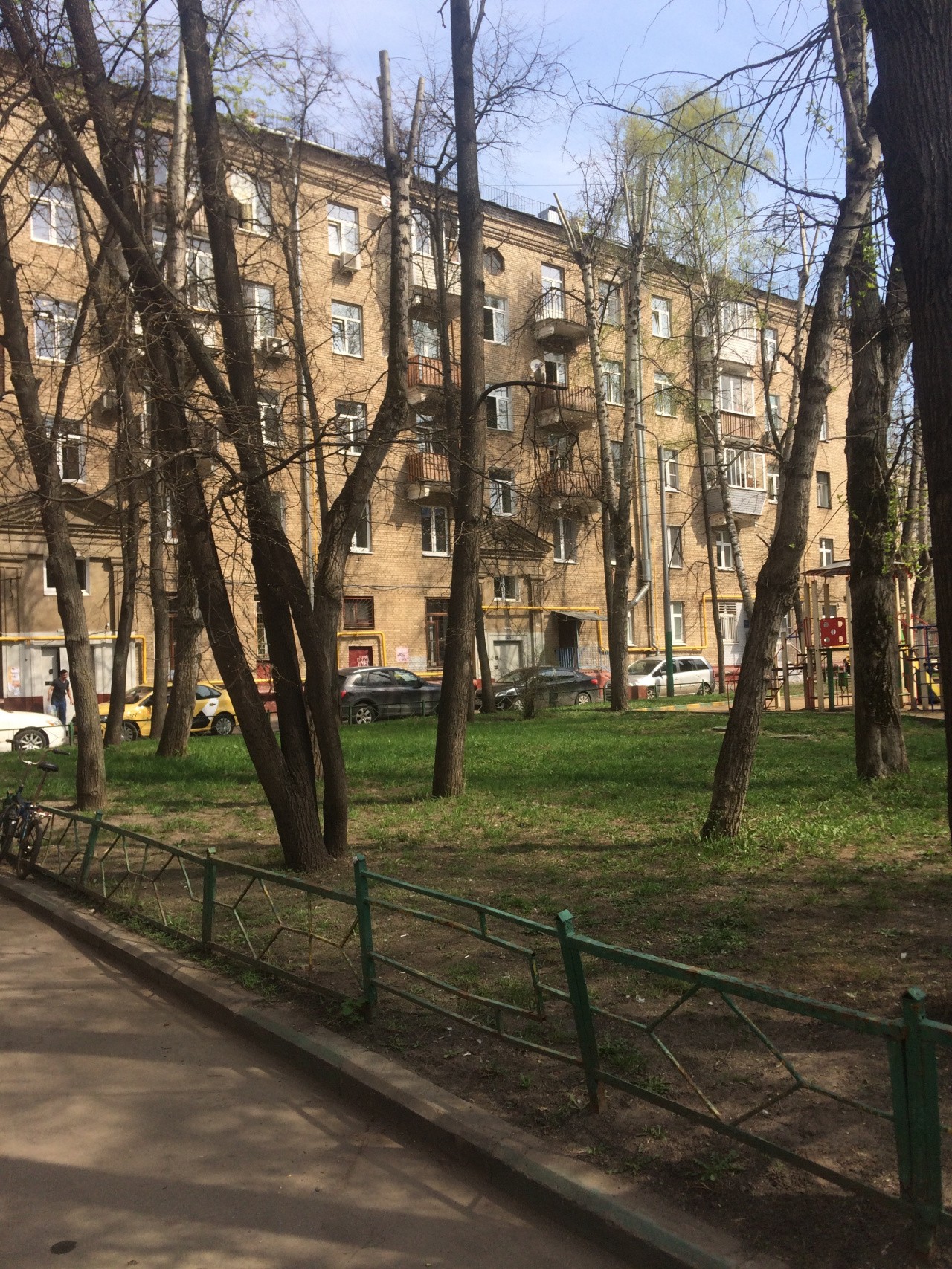 г. Москва, ул. Парковая 3-я, д. 26/2-придомовая территория