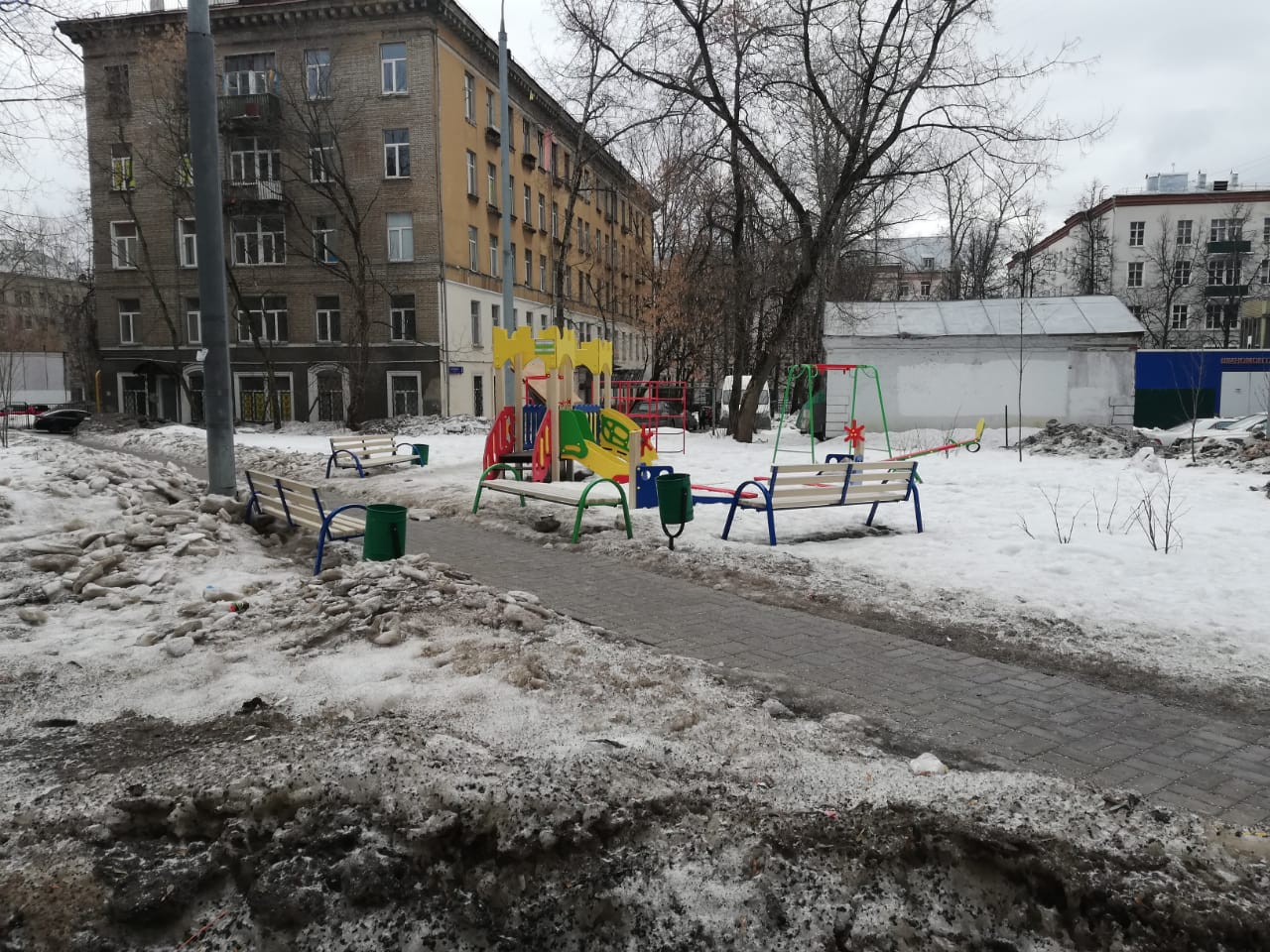 г. Москва, ул. Первомайская Нижн., д. 60-придомовая территория