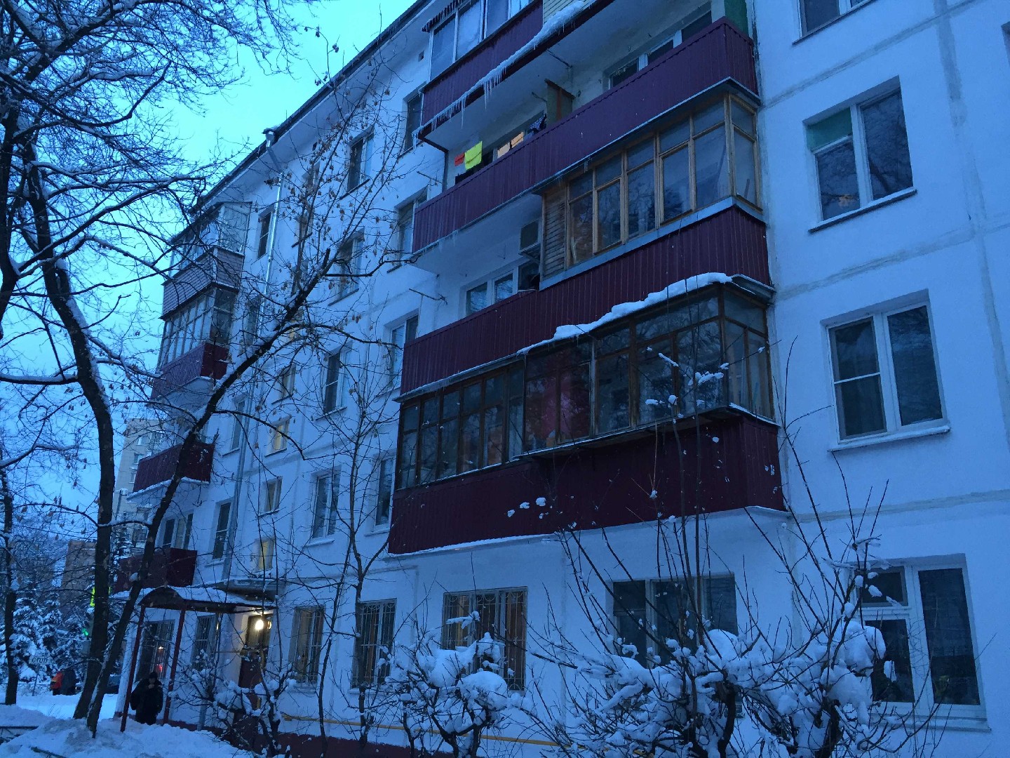 г. Москва, ул. Перовская, д. 42, к. 1-фасад здания