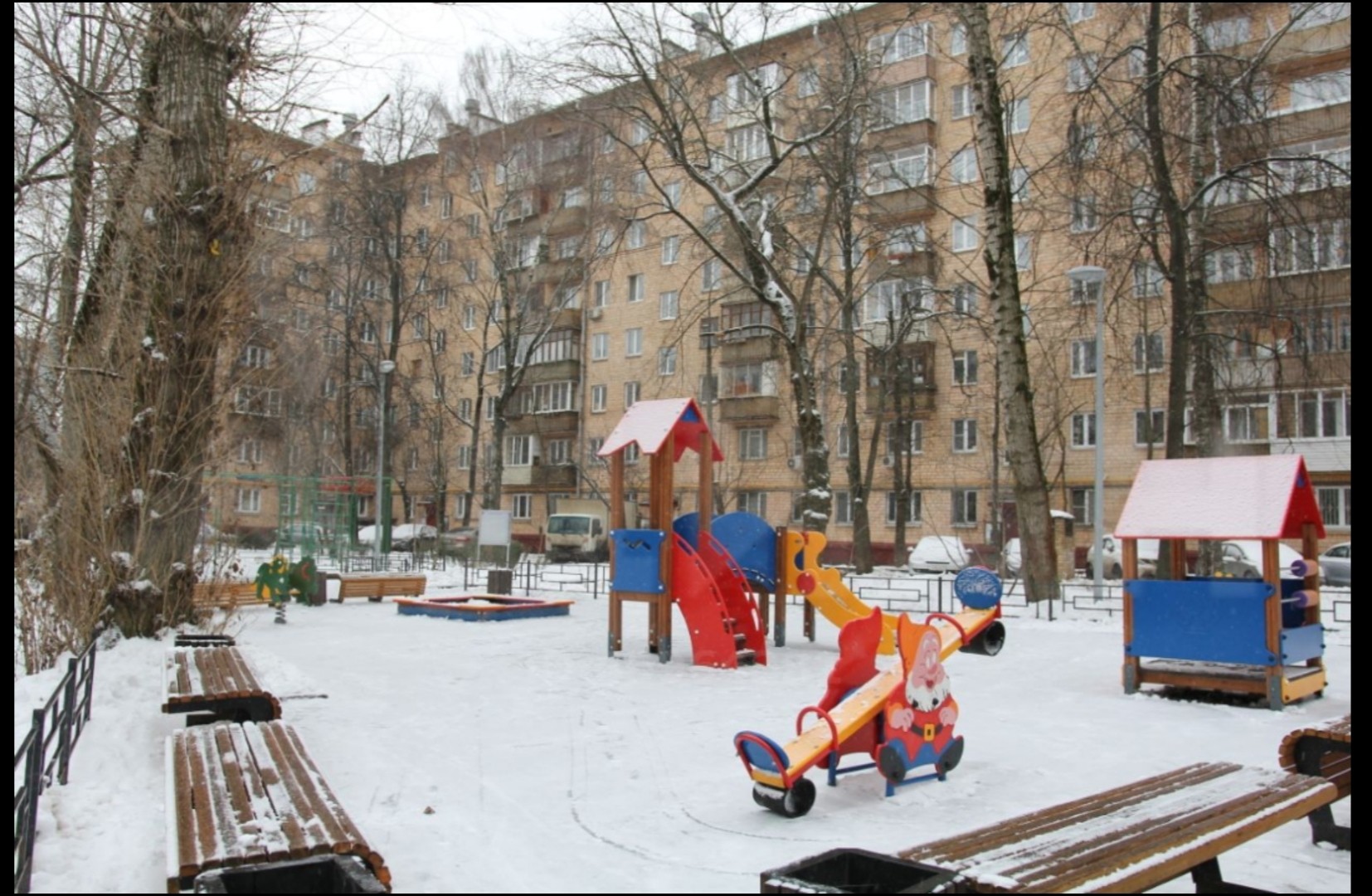 г. Москва, пер. Песчаный М., д. 2-придомовая территория