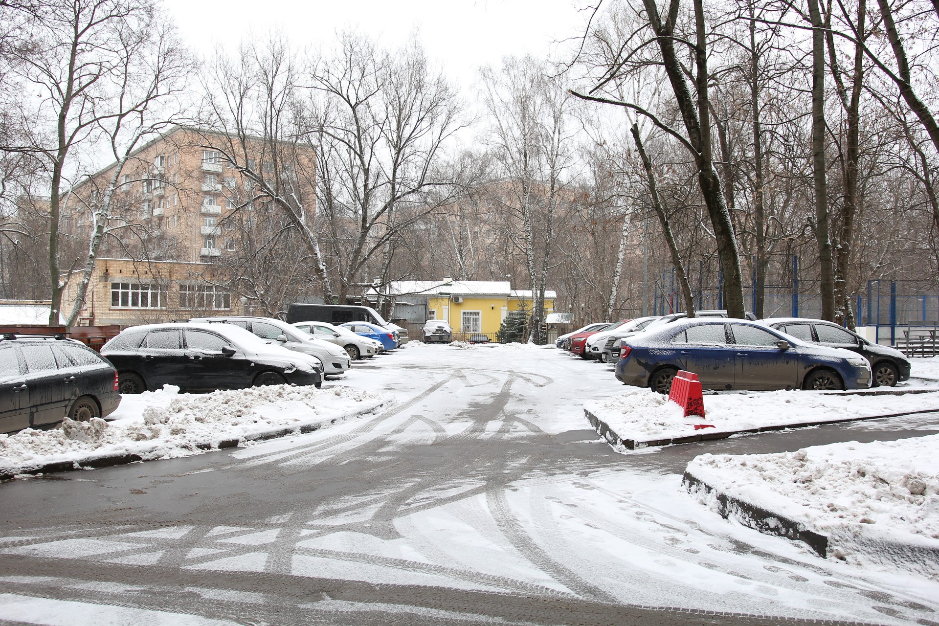 г. Москва, пер. Песчаный М., д. 2-придомовая территория