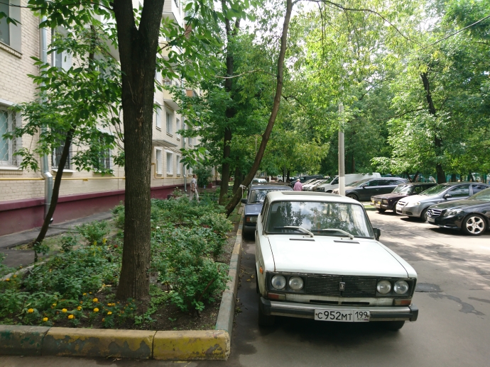 г. Москва, ул. Петра Романова, д. 2, к. 2-придомовая территория