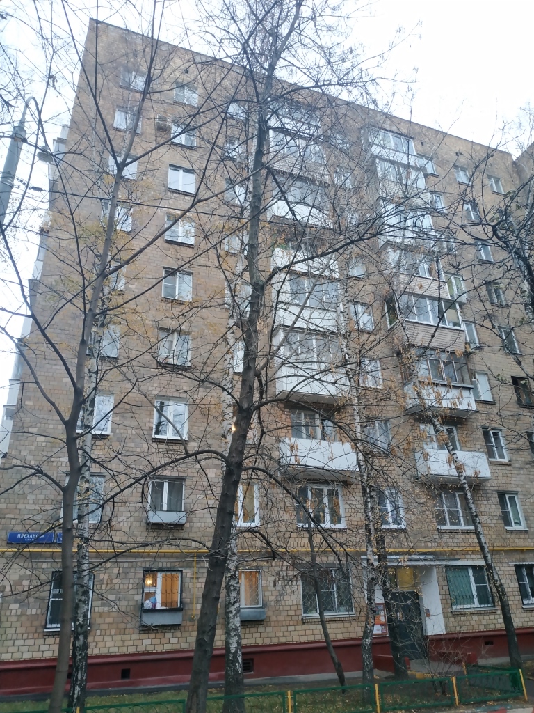 г. Москва, ул. Плеханова, д. 3, к. 1-фасад здания