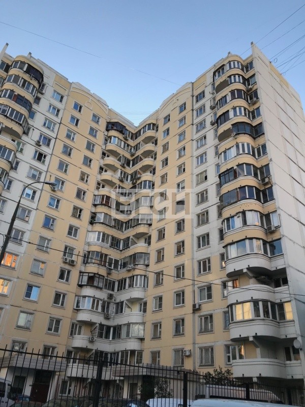 г. Москва, ул. Плющева, д. 15-фасад здания
