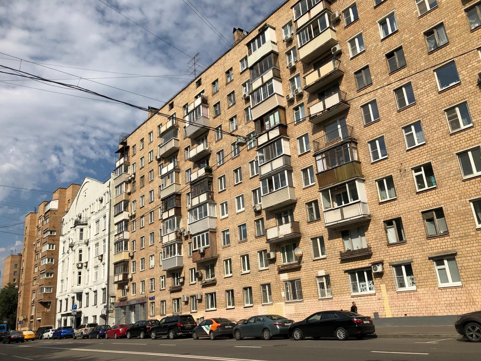 г. Москва, ул. Плющиха, д. 33-фасад здания