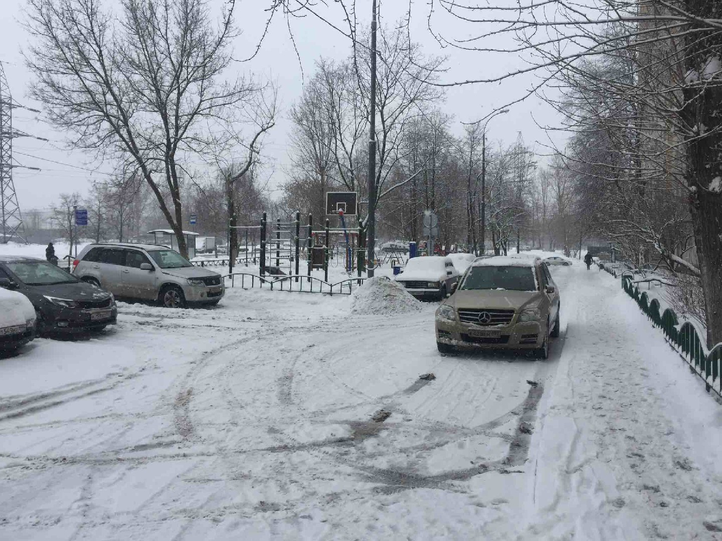 г. Москва, ул. Подольская, д. 1-придомовая территория