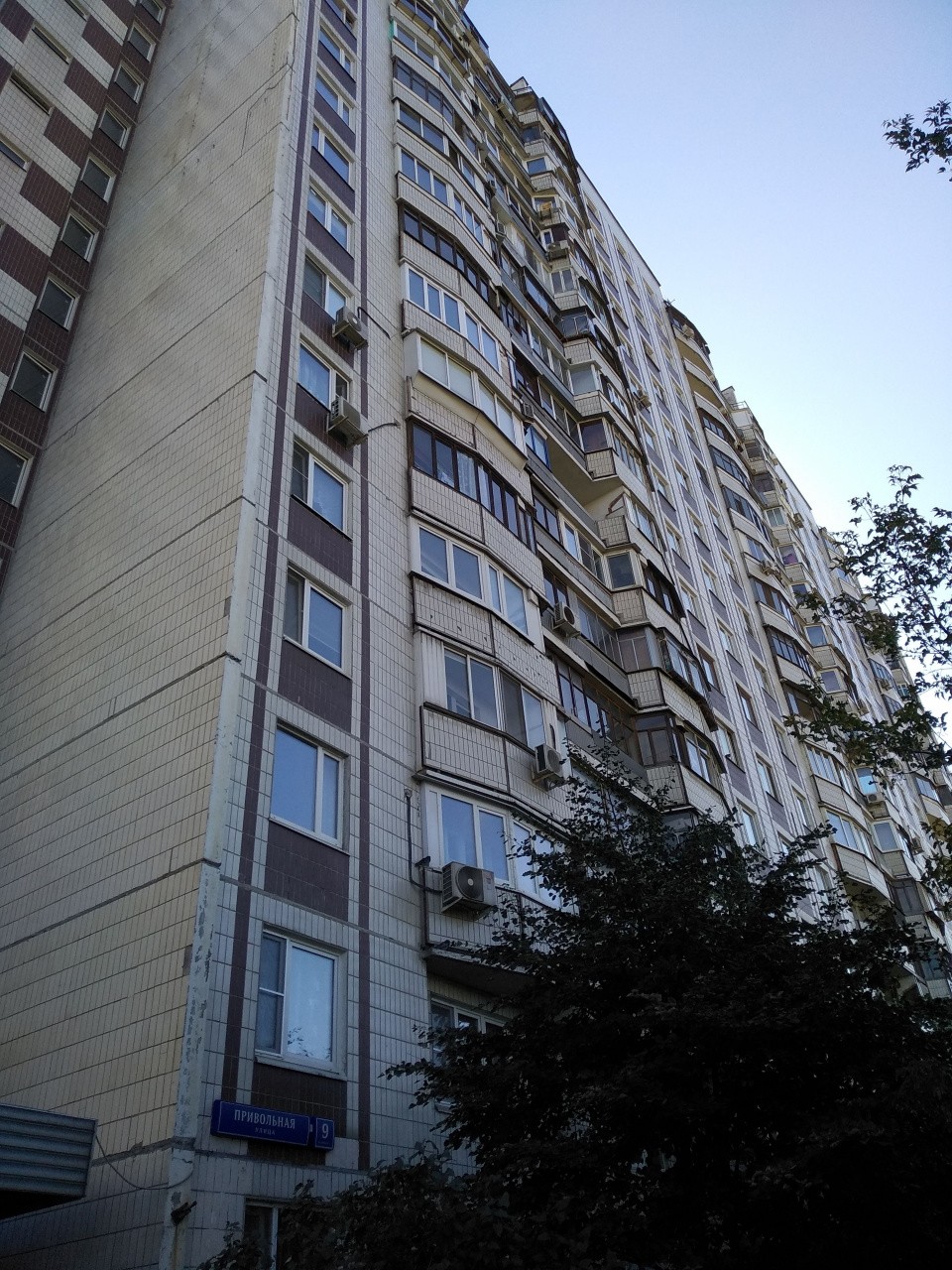 г. Москва, ул. Привольная, д. 9, к. 1-фасад здания