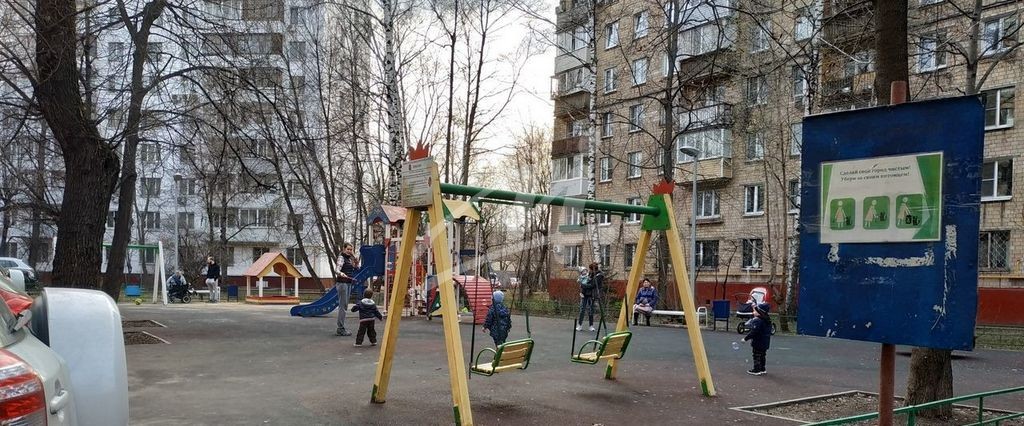 г. Москва, ул. Приорова, д. 1-придомовая территория