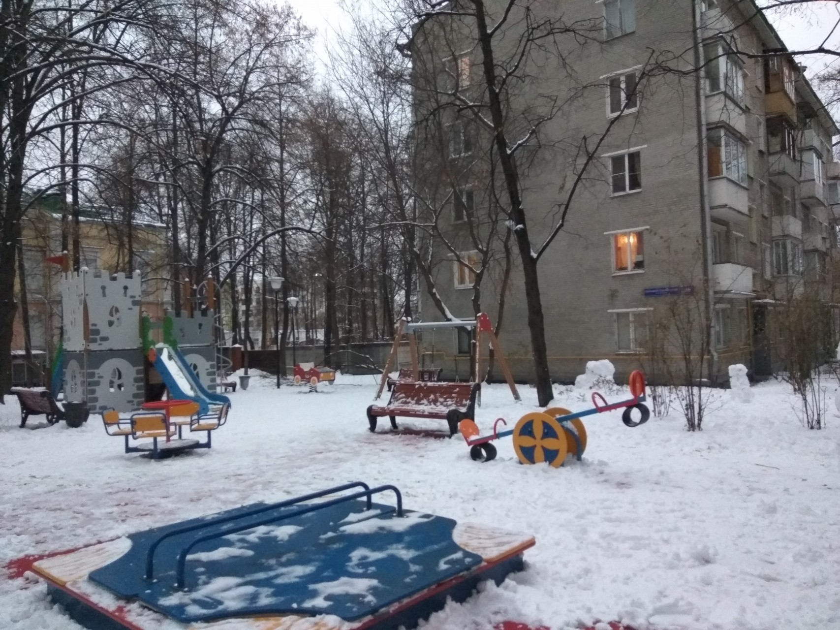 г. Москва, пер. Саввинский Б., д. 16-придомовая территория