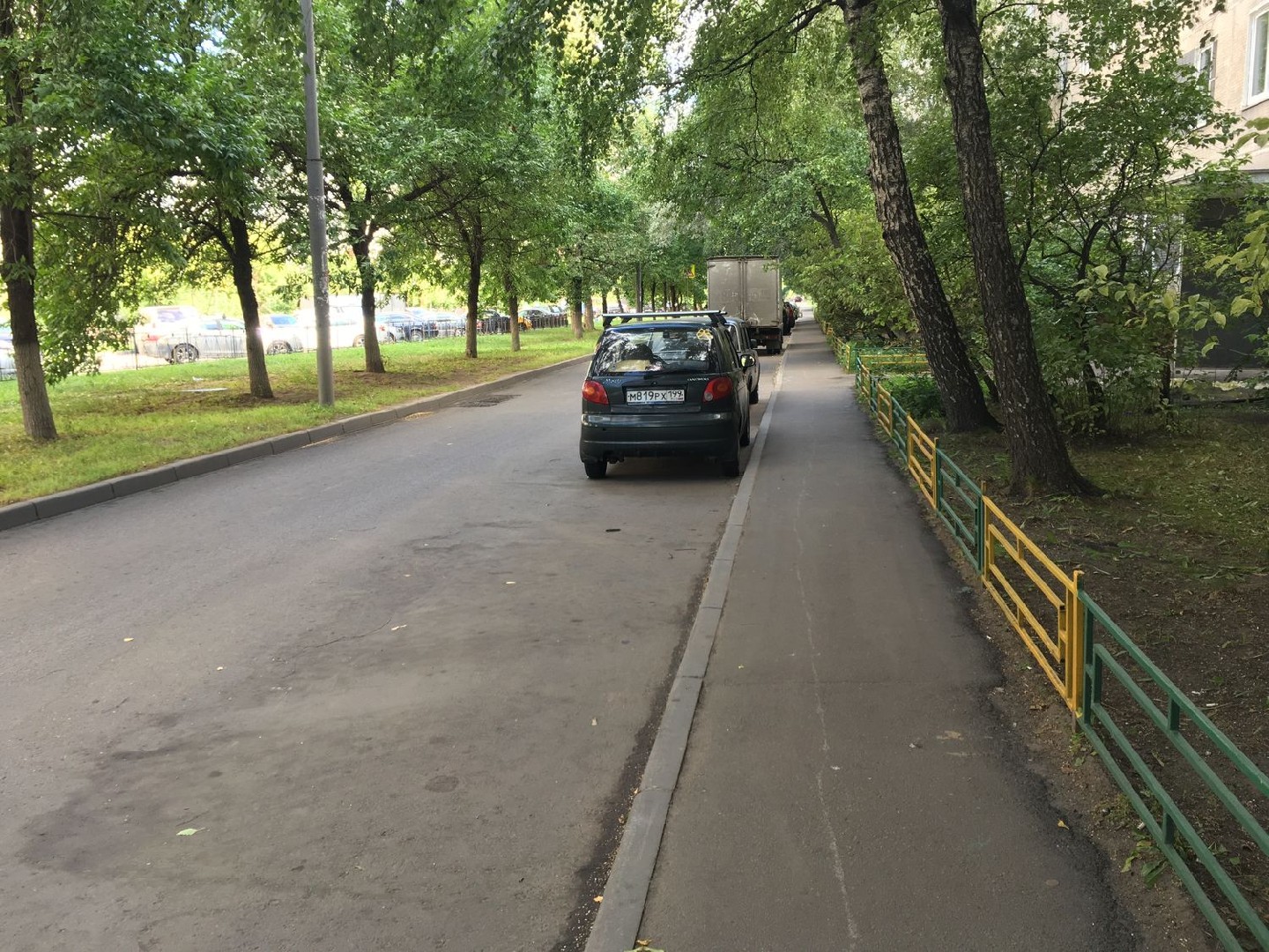 г. Москва, б-р. Самаркандский, д. 15, к. 1-придомовая территория