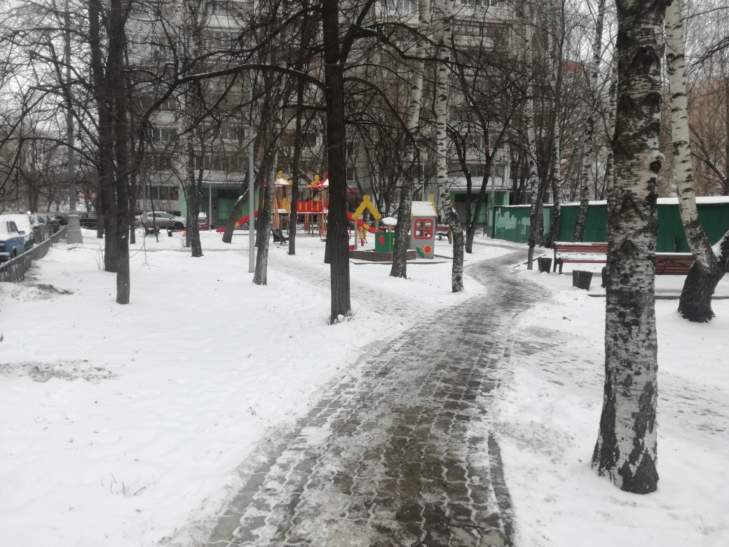 г. Москва, б-р. Самаркандский, д. 17, к. 3-придомовая территория