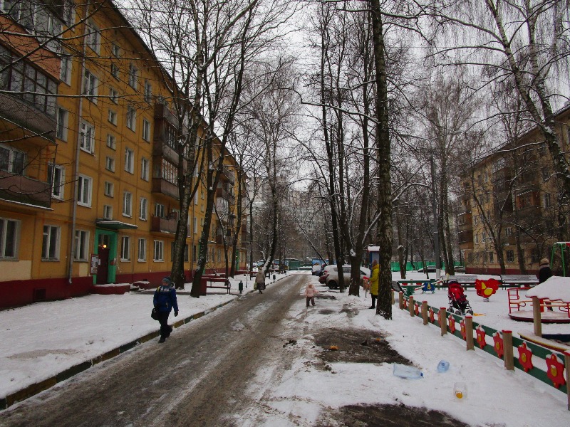 г. Москва, ул. Свободы, д. 83, к. 1-придомовая территория