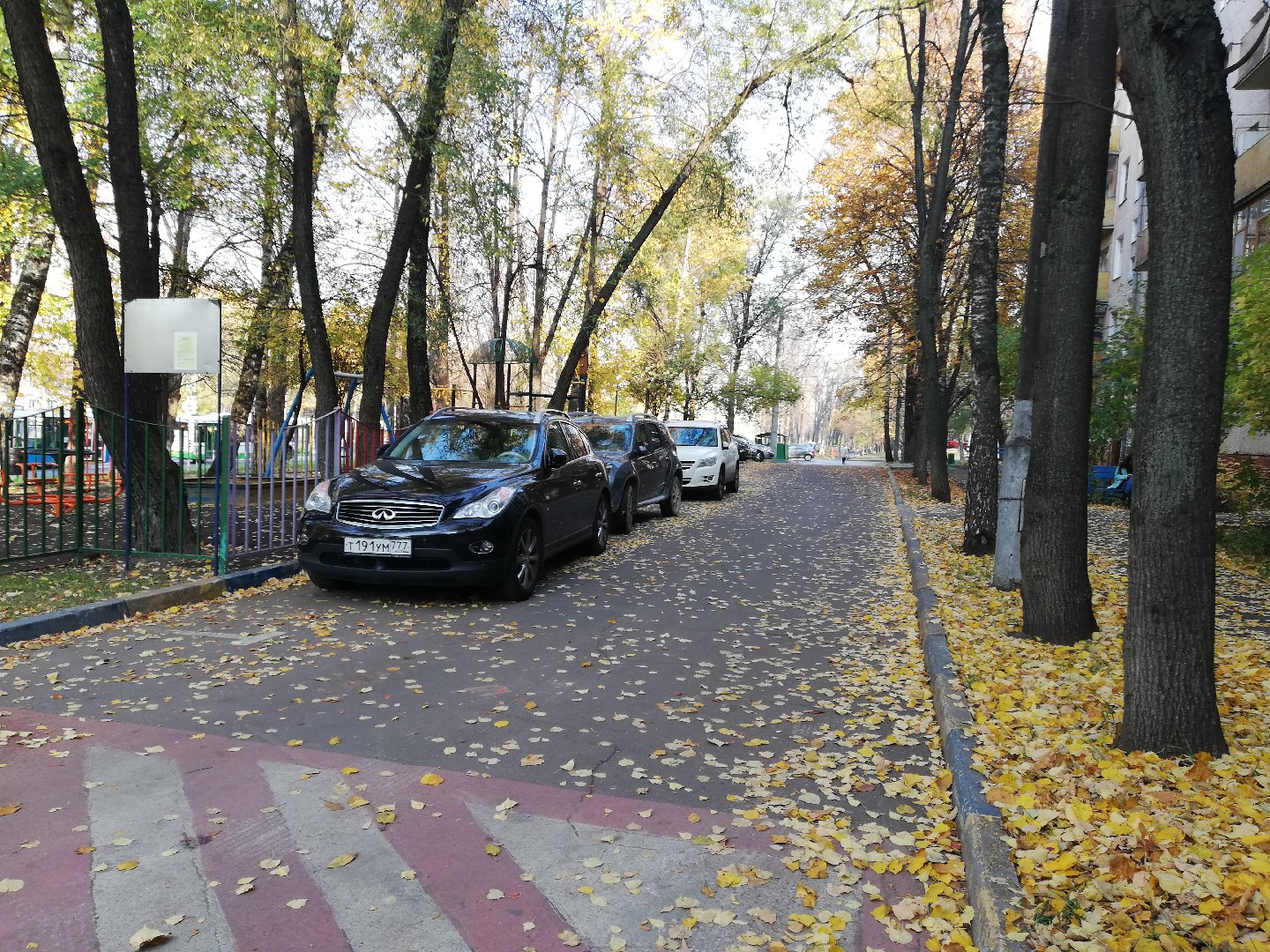 г. Москва, пр-кт. Севастопольский, д. 81-придомовая территория