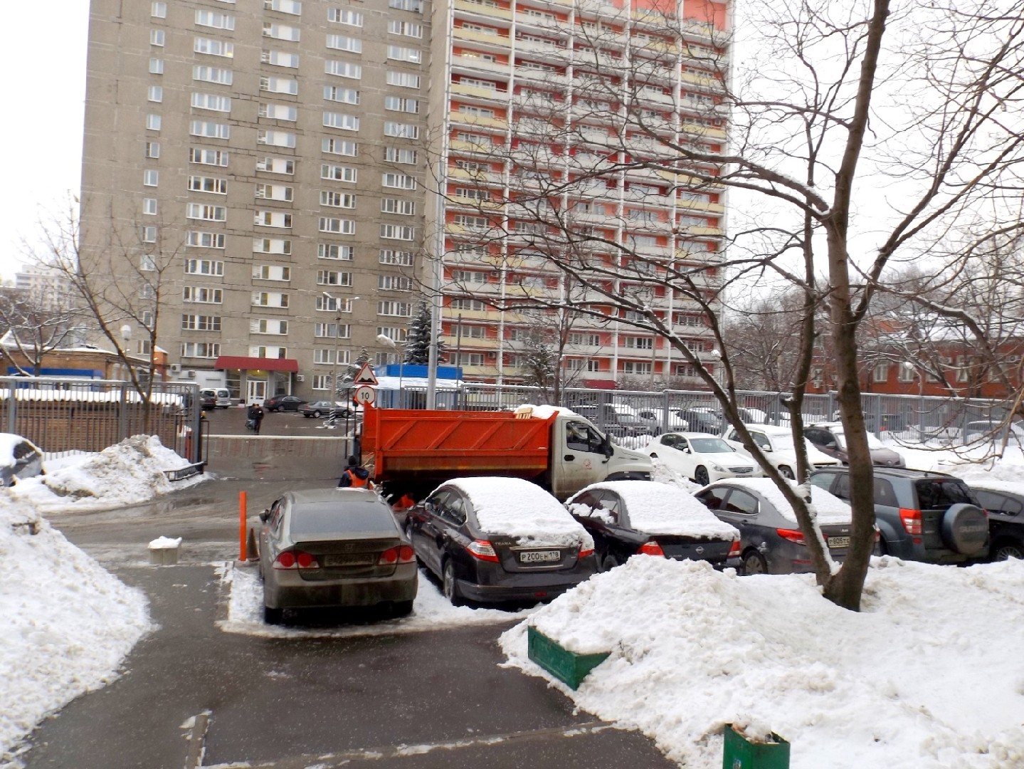 г. Москва, ул. Серпуховский Вал, д. 6-придомовая территория